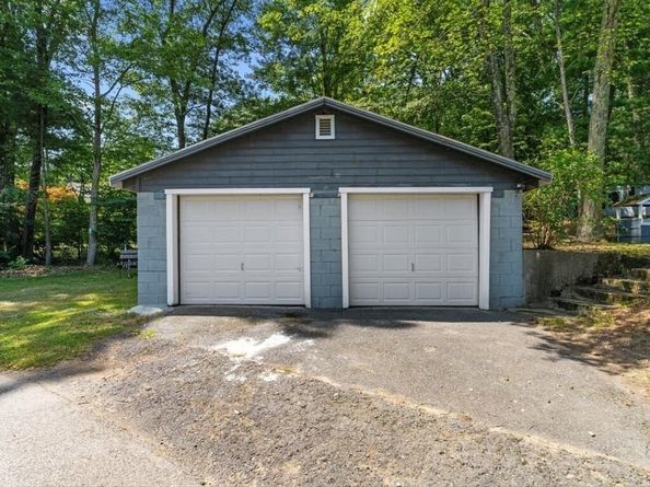 38 Oakhurst Rd, Hopkinton MA 01748