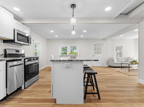 38 Oakhurst Rd, Hopkinton MA 01748