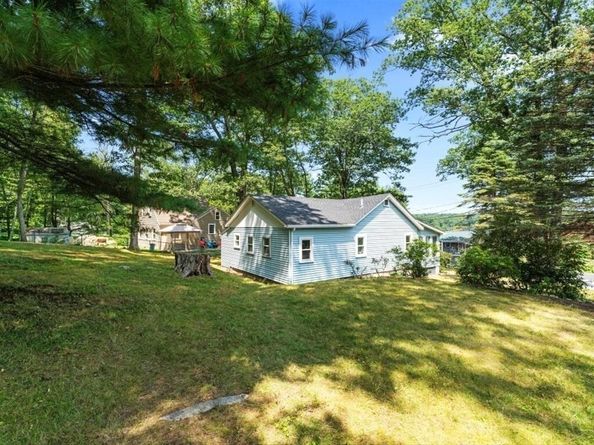 38 Oakhurst Rd, Hopkinton MA 01748