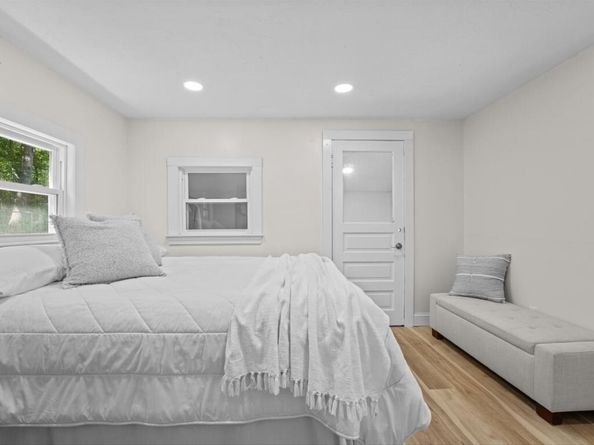 38 Oakhurst Rd, Hopkinton MA 01748