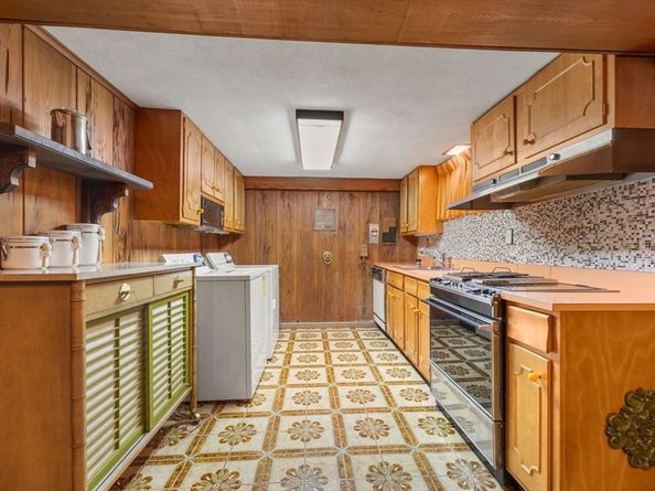 218 Upham, Melrose MA 02176