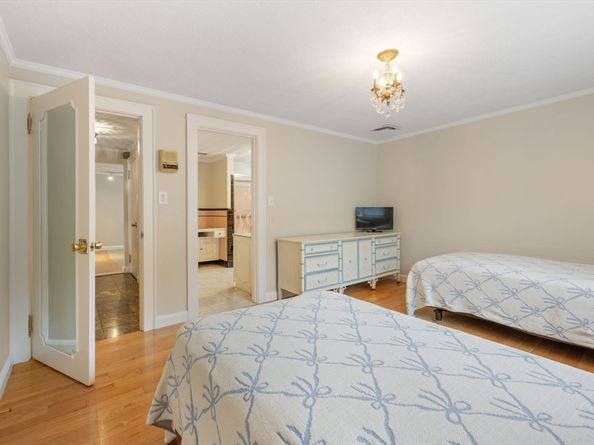 218 Upham, Melrose MA 02176