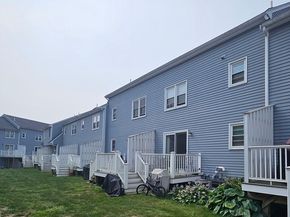24 Pinecrest Vlg 24, Hopkinton MA 01748