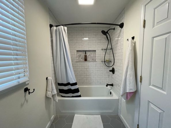 24 Pinecrest Vlg 24, Hopkinton MA 01748
