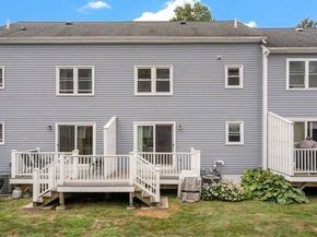 24 Pinecrest Vlg 24, Hopkinton MA 01748