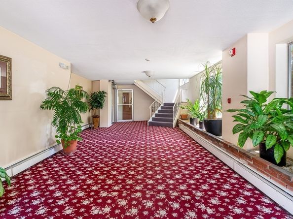 73 Charlesbank Rd 105, Newton MA 02458