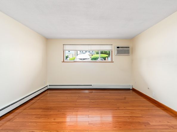 73 Charlesbank Rd 105, Newton MA 02458