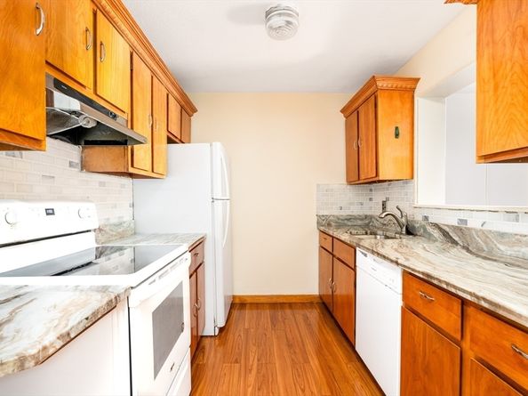 73 Charlesbank Rd 105, Newton MA 02458