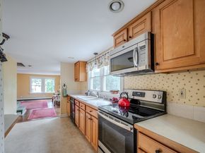 2 Scenic Rd, Peabody MA 01960
