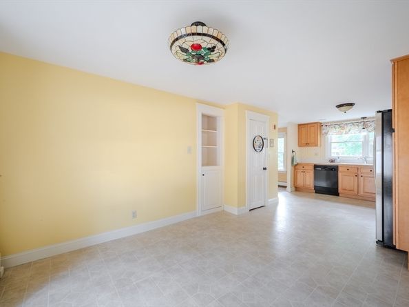2 Scenic Rd, Peabody MA 01960