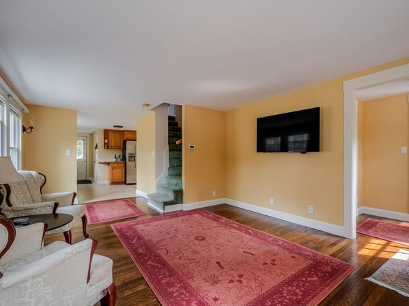 2 Scenic Rd, Peabody MA 01960