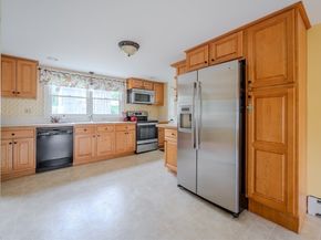 2 Scenic Rd, Peabody MA 01960