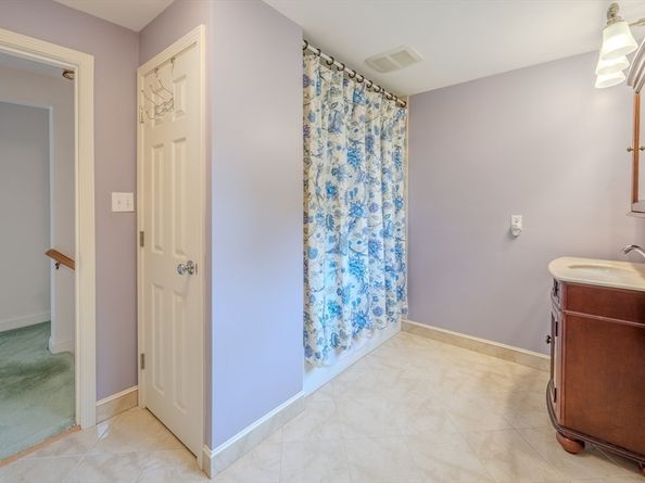 2 Scenic Rd, Peabody MA 01960