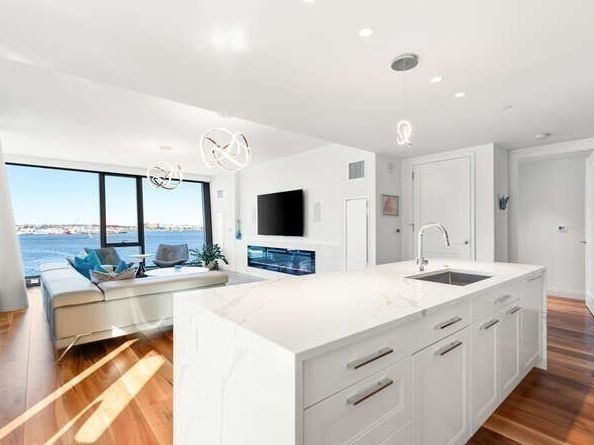 300 Pier 4 Blvd 5C, Boston MA 02210
