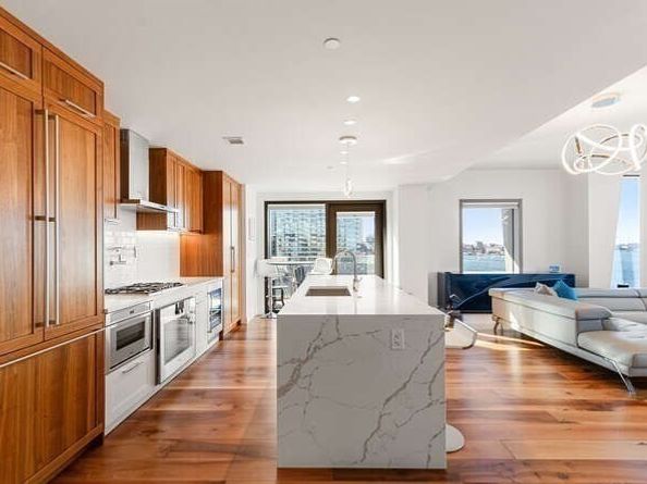 300 Pier 4 Blvd 5C, Boston MA 02210