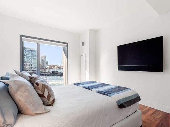 300 Pier 4 Blvd 5C, Boston MA 02210