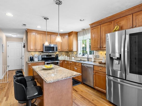 52 Fuller Shores Rd, Lakeville MA 02347