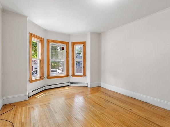 105 Lawton Ave, Lynn MA 01902
