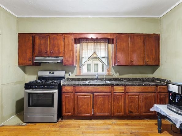 105 Lawton Ave, Lynn MA 01902