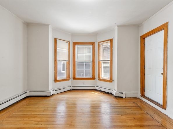 105 Lawton Ave, Lynn MA 01902