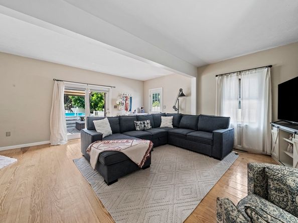 48 Pearl St, Bridgewater MA 02324