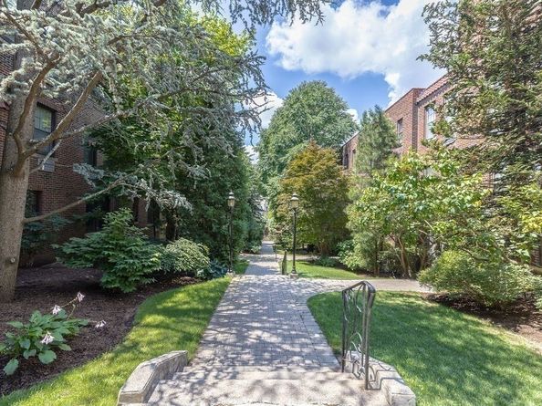 321 Tappan St 2, Brookline MA 02445