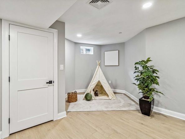 16 Alston St 16, Somerville MA 02143