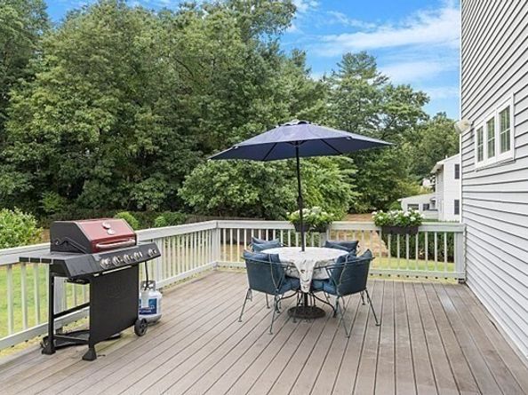 10 Babicz Rd, Tewksbury MA 01876