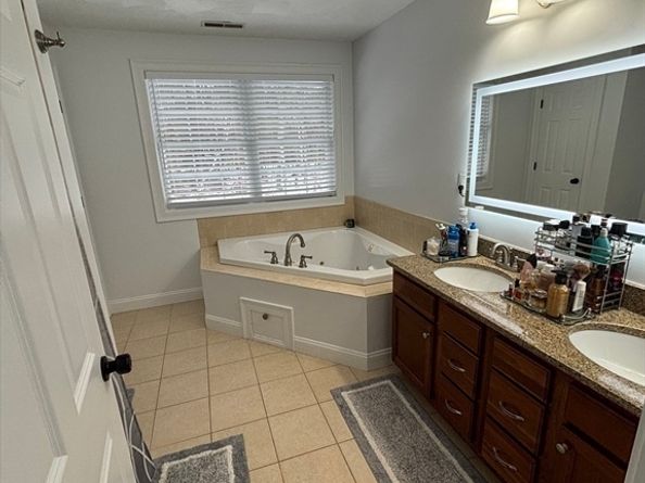 10 Babicz Rd, Tewksbury MA 01876