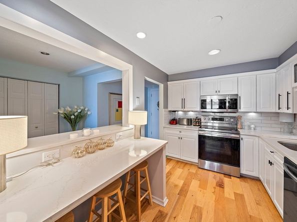 2001 Marina Drive 506W, Quincy MA 02171