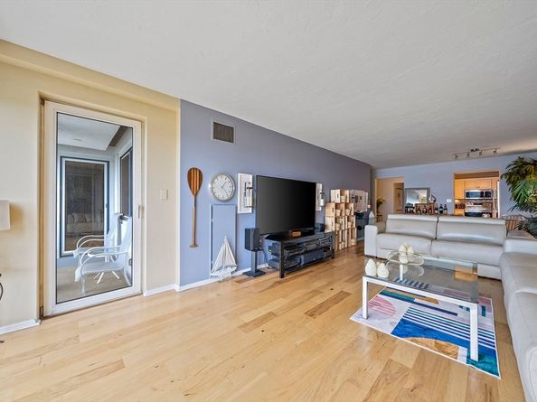 2001 Marina Drive 506W, Quincy MA 02171