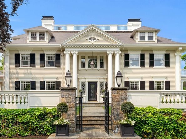 4 Cobb Avenue, Manchester MA 01944