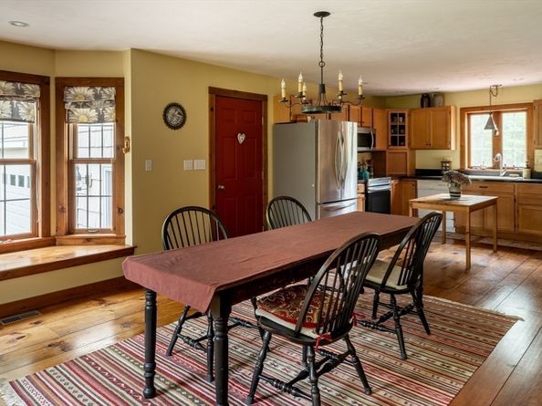 29 Miscoe Rd, Mendon MA 01756