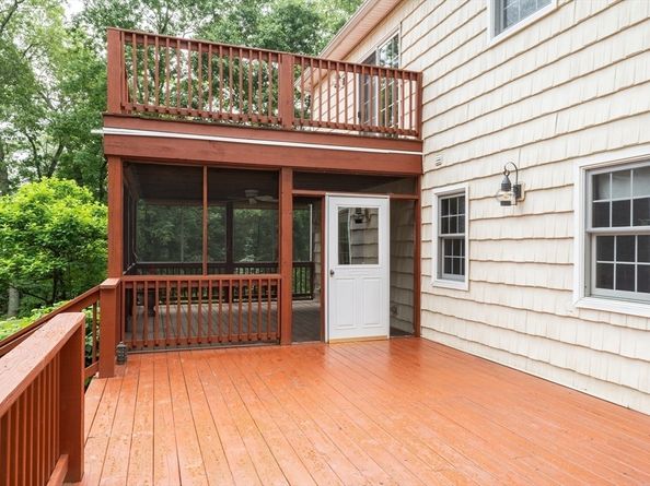 29 Miscoe Rd, Mendon MA 01756