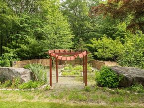 29 Miscoe Rd, Mendon MA 01756