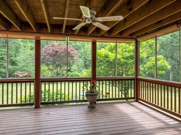 29 Miscoe Rd, Mendon MA 01756