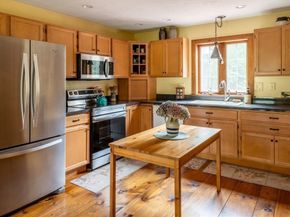 29 Miscoe Rd, Mendon MA 01756