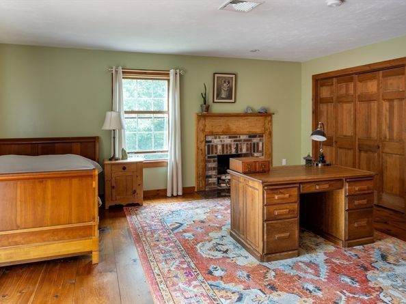 29 Miscoe Rd, Mendon MA 01756