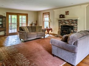 29 Miscoe Rd, Mendon MA 01756