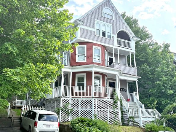 16 Hillside St, Worcester MA 01610