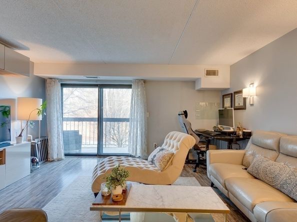 289 Elm St 34B, Medford MA 02155