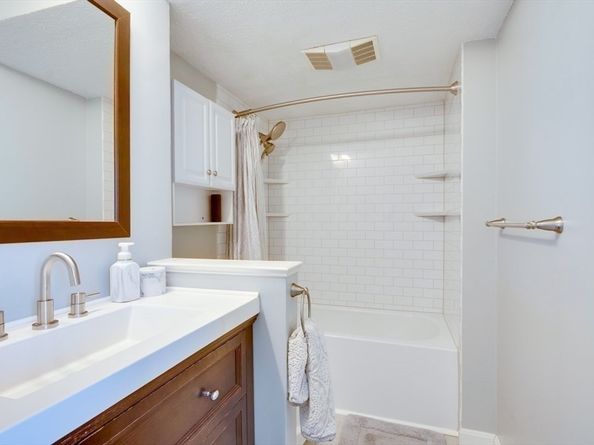 289 Elm St 34B, Medford MA 02155