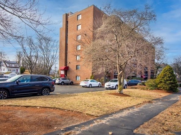 289 Elm St 34B, Medford MA 02155