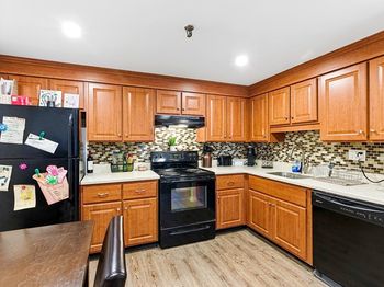 53 Swanson Ct