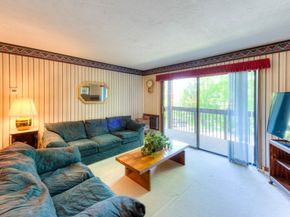 340 Sunderland Rd 2, Worcester MA 01604
