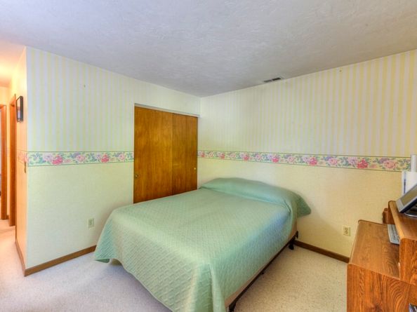 340 Sunderland Rd 2, Worcester MA 01604