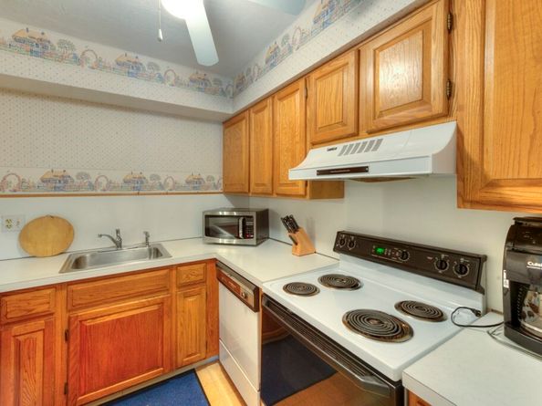340 Sunderland Rd 2, Worcester MA 01604