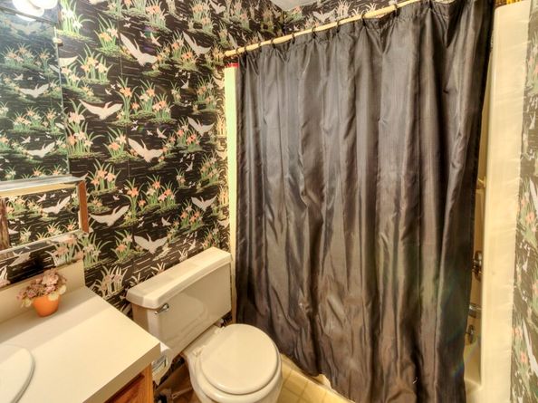 340 Sunderland Rd 2, Worcester MA 01604