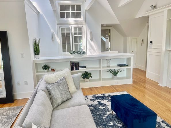 876 Beacon St 5, Newton MA 02459