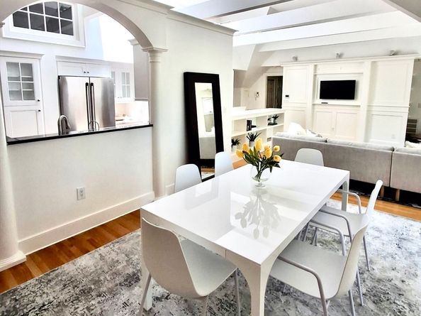 876 Beacon St 5, Newton MA 02459